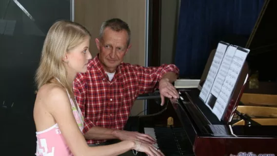 ◤Oldje◢ The Piano Teacher ►Doug, Katerina 