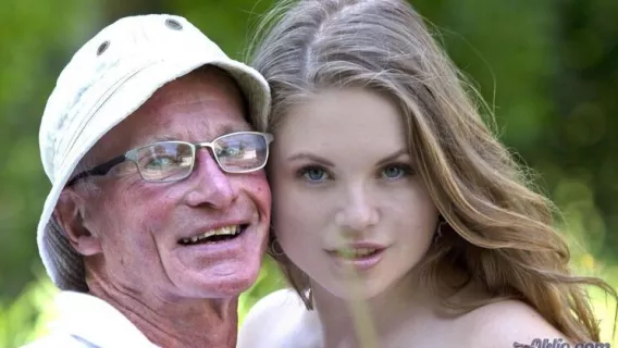 ◤Oldje◢ Young Provocative Picnic ►Alessandra Jane, John 