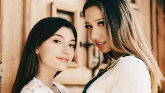 ⁣◤Girlsway◢ Blooming Romance ►Kimora Quin, Mae Milano 