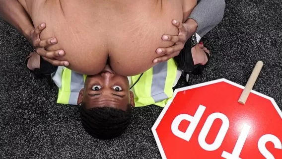 ◤Ass Parade◢ Crossing Guard Fucks A Big Butt ►Lil D, Rose Monroe 