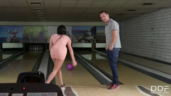 ◤Hands On Hardcore◢ Nataly Gold, Anissa Kate - Girls At The Bowling Alley Do Some Good Ball-polishing ►Anissa Kate, Nataly Gold 