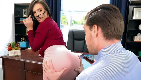 Kelsi Monroe fucking in the chair with her bubble butt #Naughty Office 