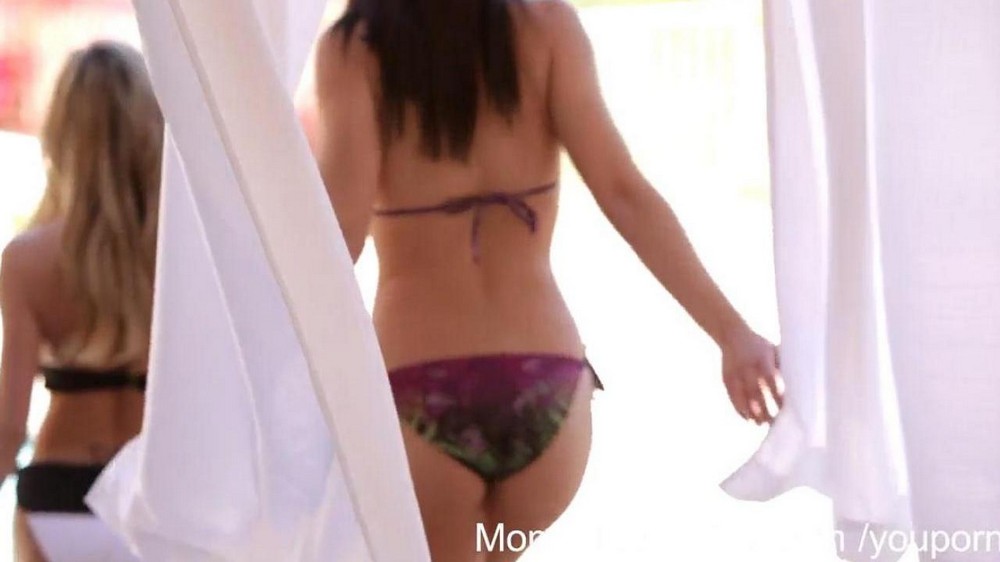 A girl watches a guy fucking her mom - porn video  