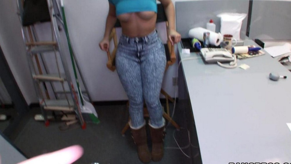 Cheated on his wife with a cleaner at work - porn video  