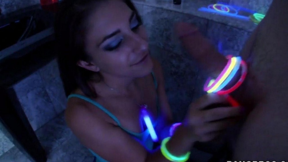 ⁣The girl jerked off the guys dick - porn video  