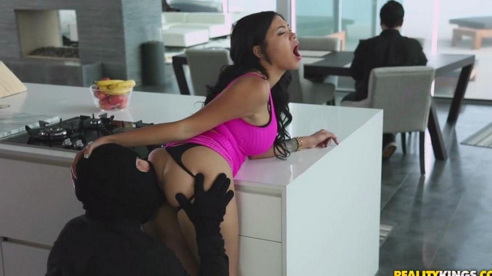 Cheating with a robber behind her husbands back - porn video  