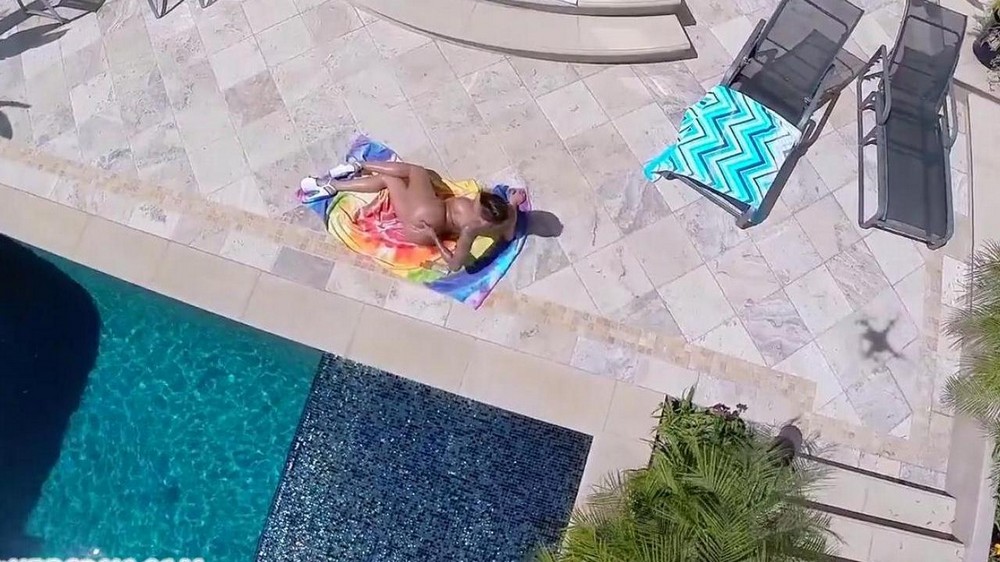 A black man with a huge dick fucked his neighbor - porn video  