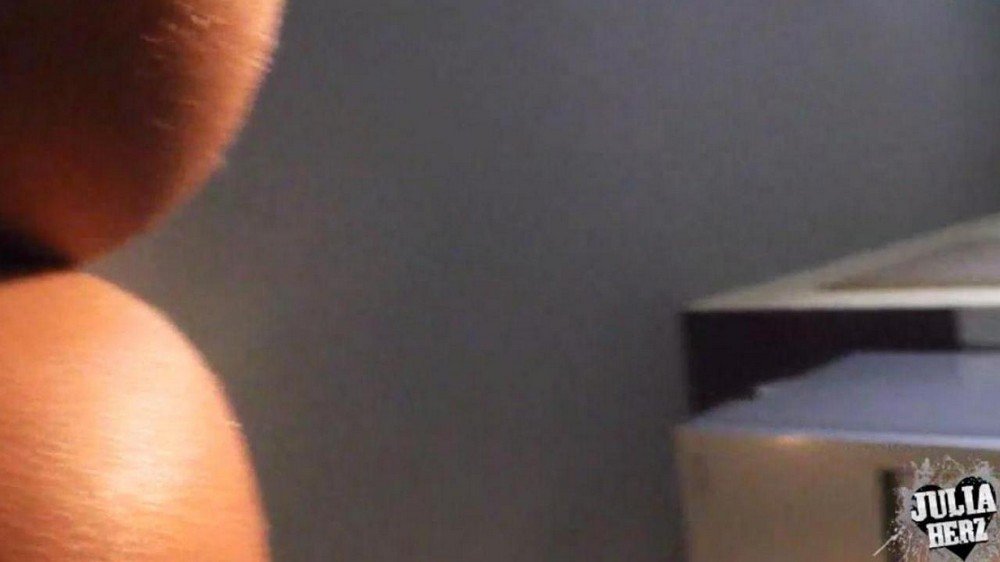Rubbing pussy - porn video  