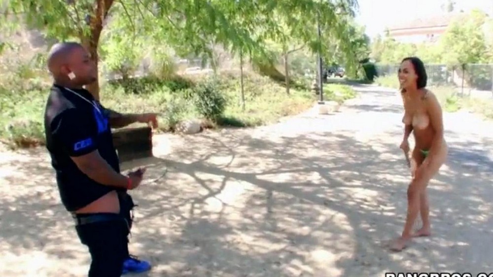 The black woman preferred to fuck riding on the dick - porn video  