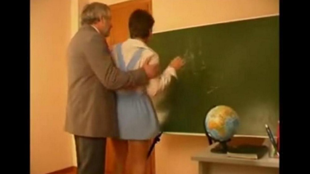 An old teacher seduced and fucked a student - porn video  