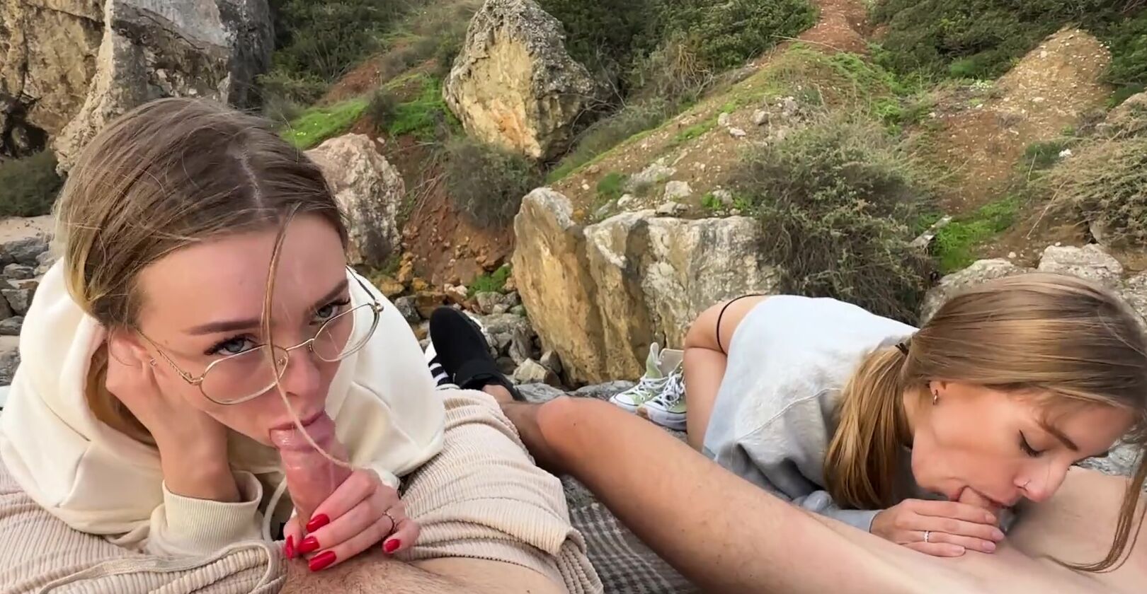 Girls suck in a race - porn video  