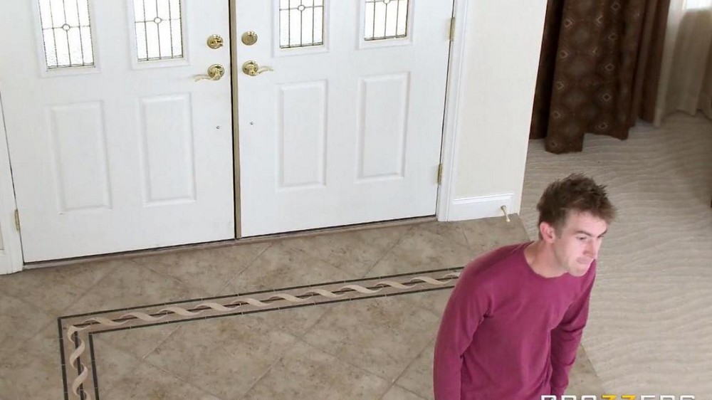 Met a guy in the bedroom completely ready for sex - porn video  