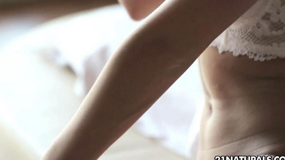 Gorgeous blonde masturbates - porn video  
