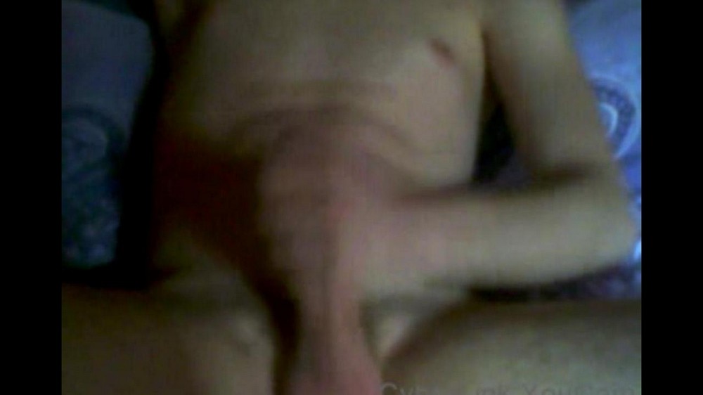 ⁣Italian relaxes, driving his dick with his hand - porn video  