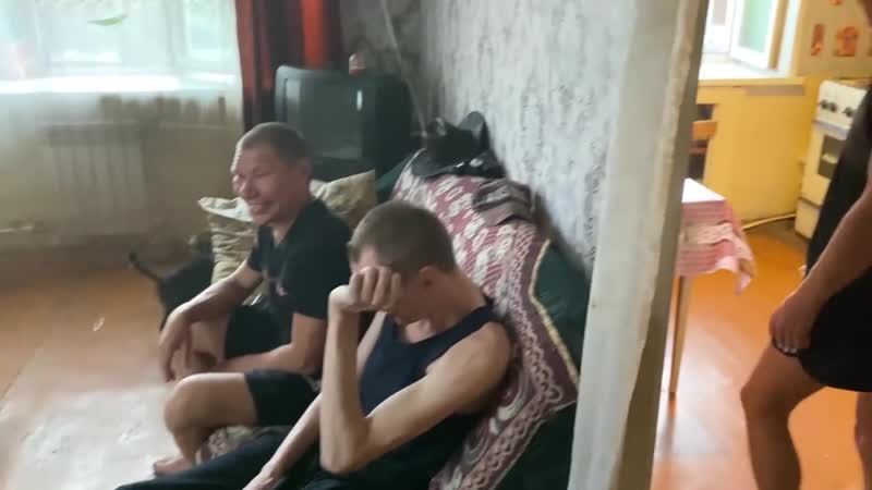 Oleg Mongol, Mad Pasha, Irishka Chiki-Piki prepare pasta naval style - porn video  