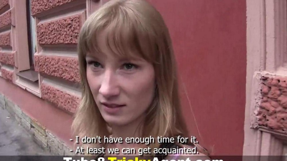 She doesnt even know that her boyfriend got money for her - porn video  