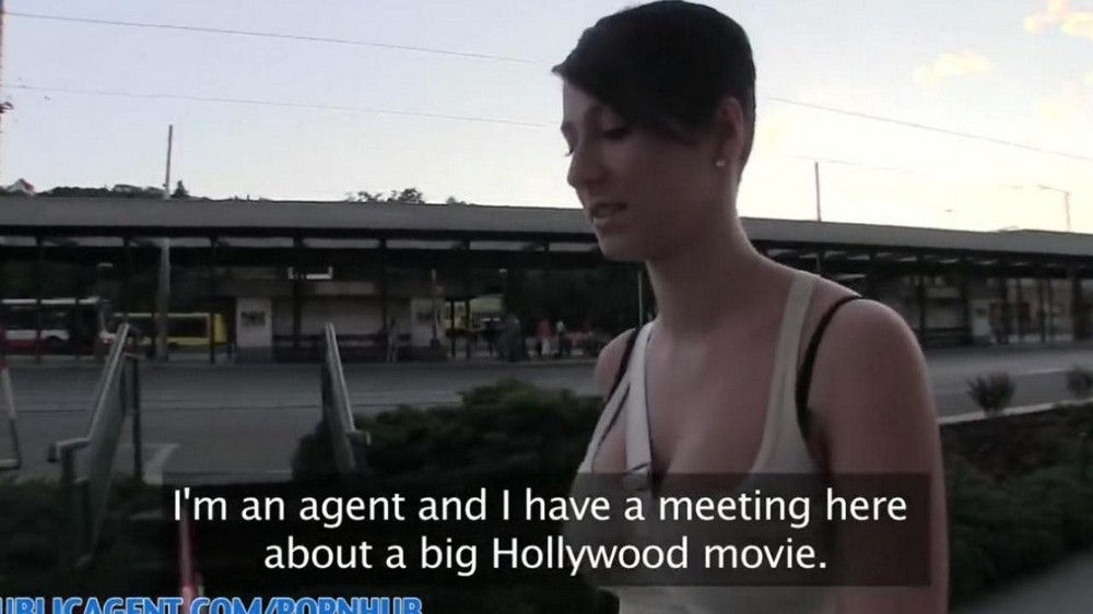 ⁣Emilia gives a blowjob and inserts her vagina for a hundred euros - porn video  