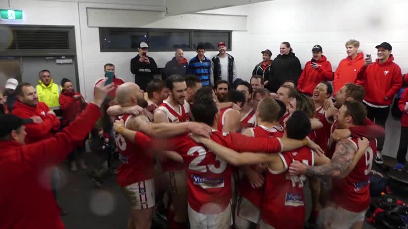 Hot_soccer_players_recorded_fully_naked_in_locker_room_-_beard - порно видео  