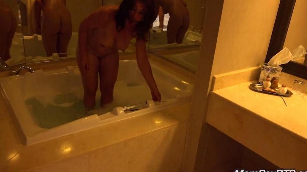 Private sex in the bathroom - porn video  