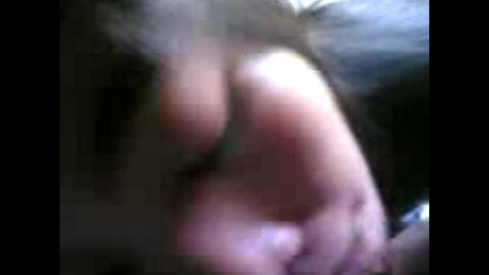 Chinese girl carefully takes dick in her mouth - porn video  