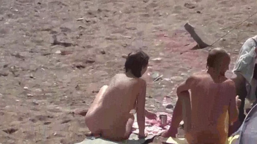 ⁣Naked girls swim in the sea - porn video  