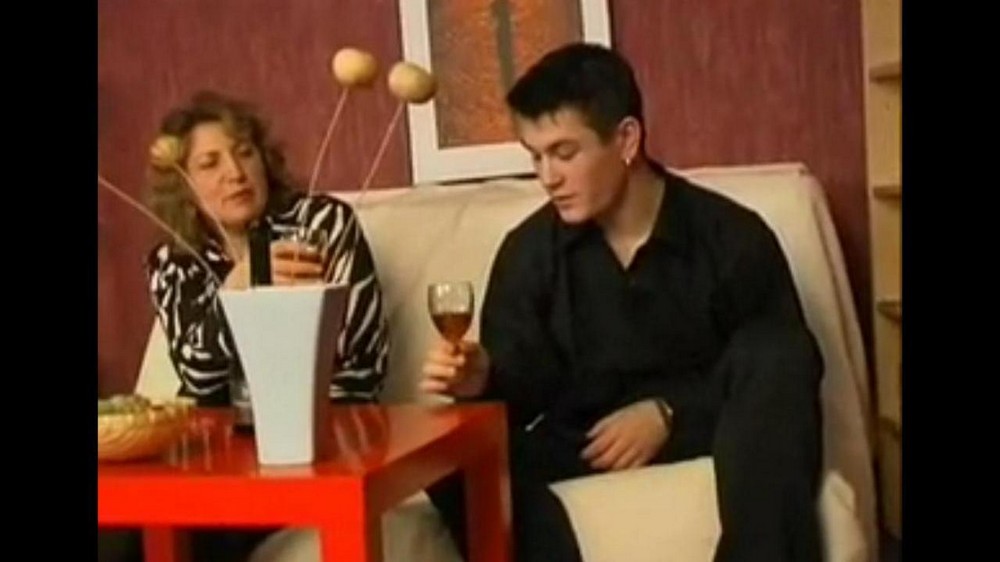 A mature mother seduced her drunken son into incest - porn video  