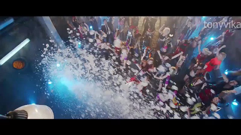 Besharmi Ki Height - Main Tera Hero - porn video  