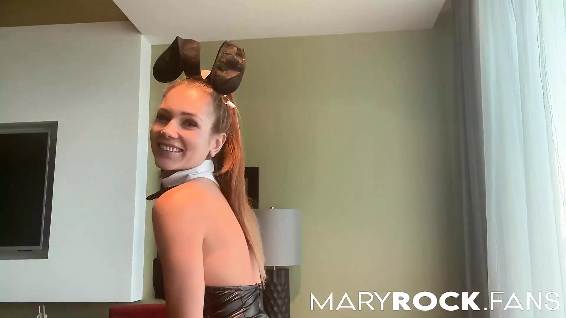 Dirty rabbit find the best carrot ever - porn video  