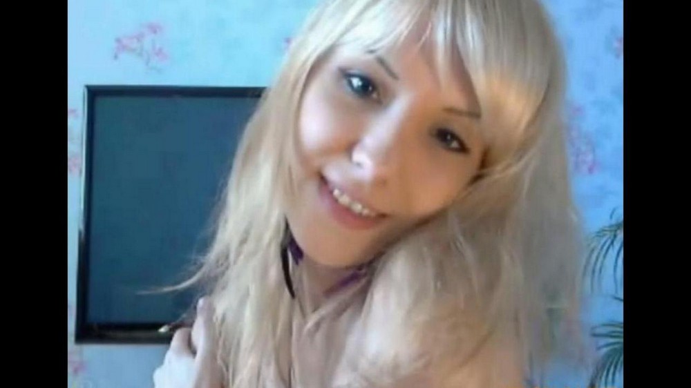 Blonde fingers her pussy - porn video  
