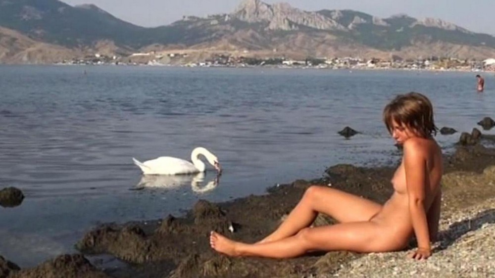 ⁣Naked on the river bank - porn video  