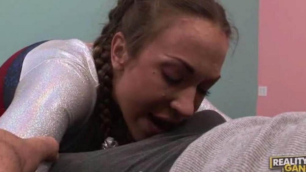 Porn with a gymnast - a very hot thing - porn video  