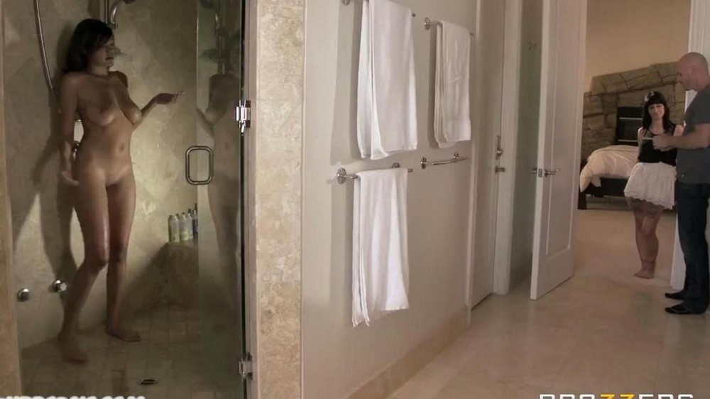 Johnny Sins roughly fucked a girl in the bedroom - porn video  