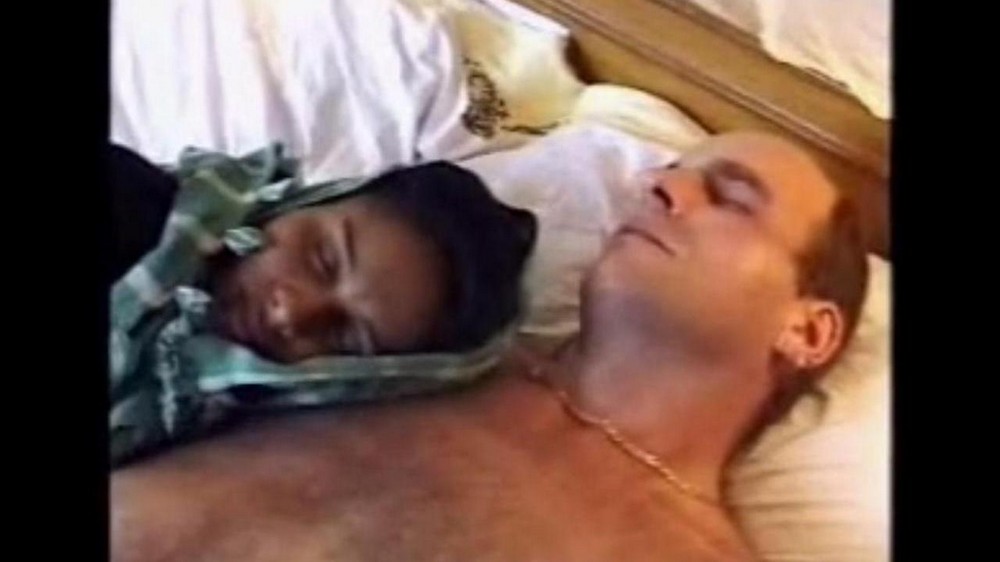 A dr*** black woman gave herself to a newcomer - porn video  