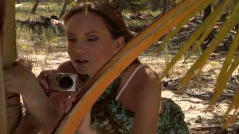 A couple decided to have sex on the beach - porn video  