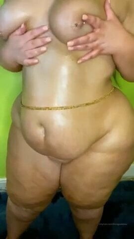 Oiled up Thick Greek Bleu nude twerking and clapping ass - porn video  