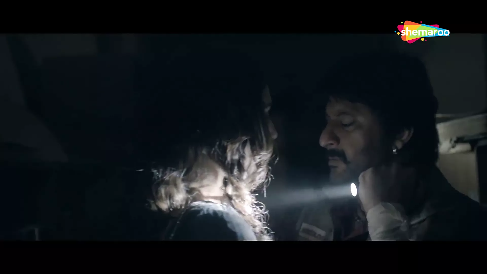 Dedh Ishqiya. Kissing Scene of Huma Qureshi and Arshad Warsi - porn video  