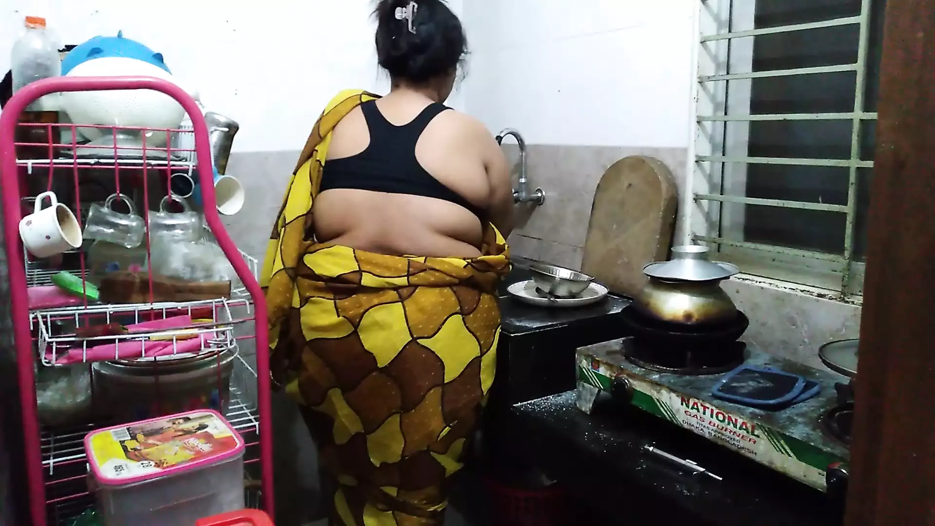 Kitchen Me Saree Pahana Desi Hot Aunty Ki Chudai - (55 Year Old Tamil Aunty Fucks In The Kitchen) - porn video  