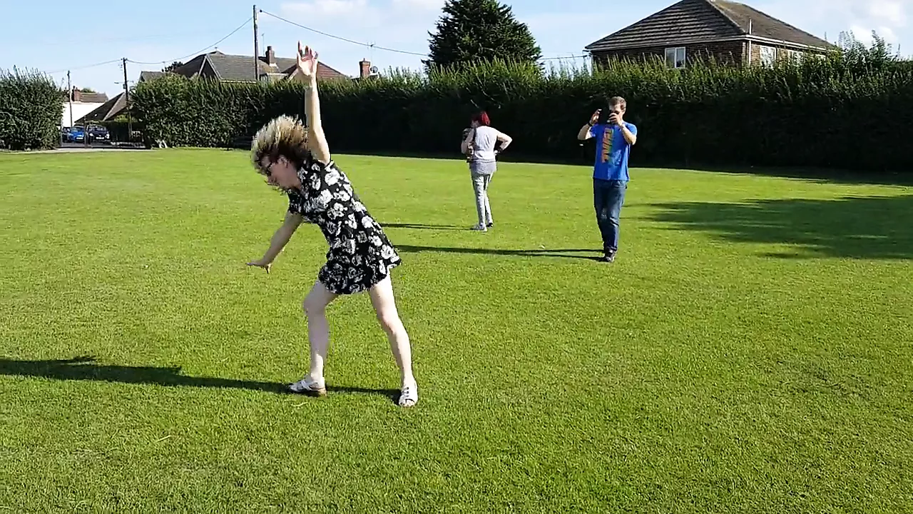 Flashing Pussy Doing Cartwheels In The Park - porn video  