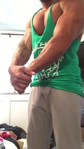 Str8 muscle flexing & freeballing - porn video  