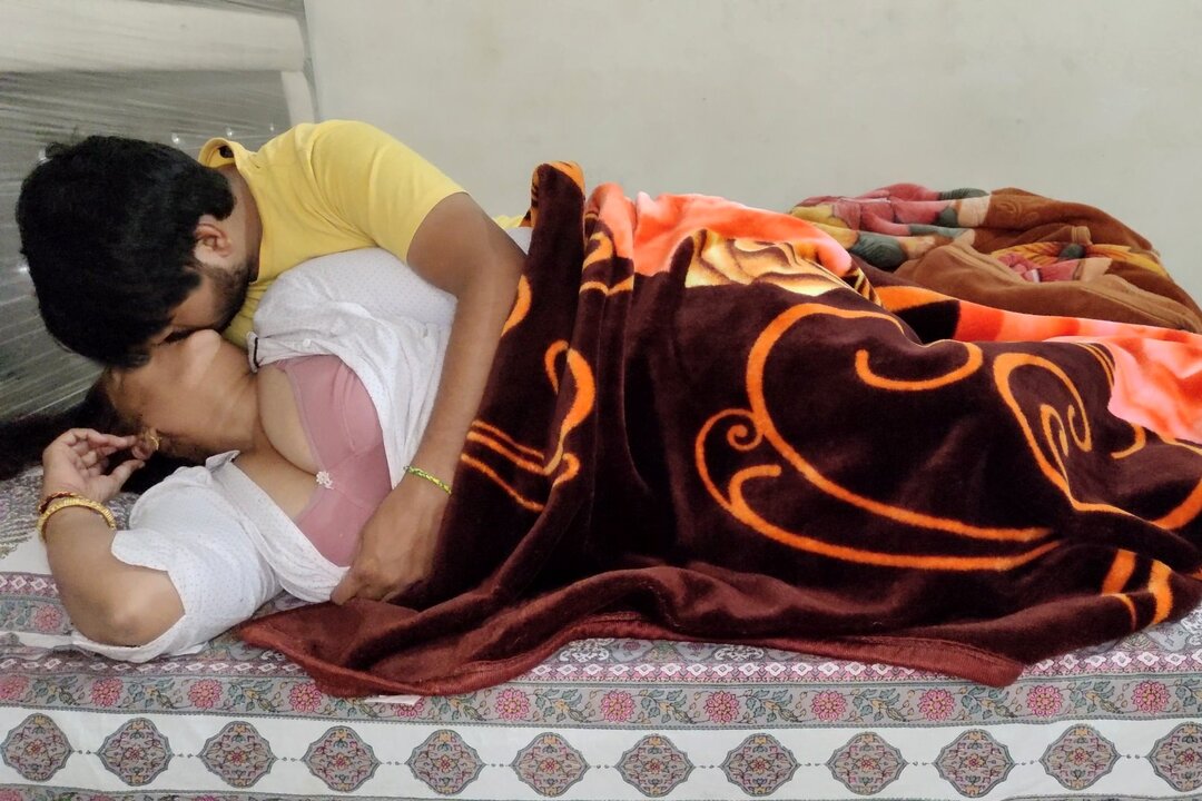 Maa ke Sath Honeymoon - porn video  