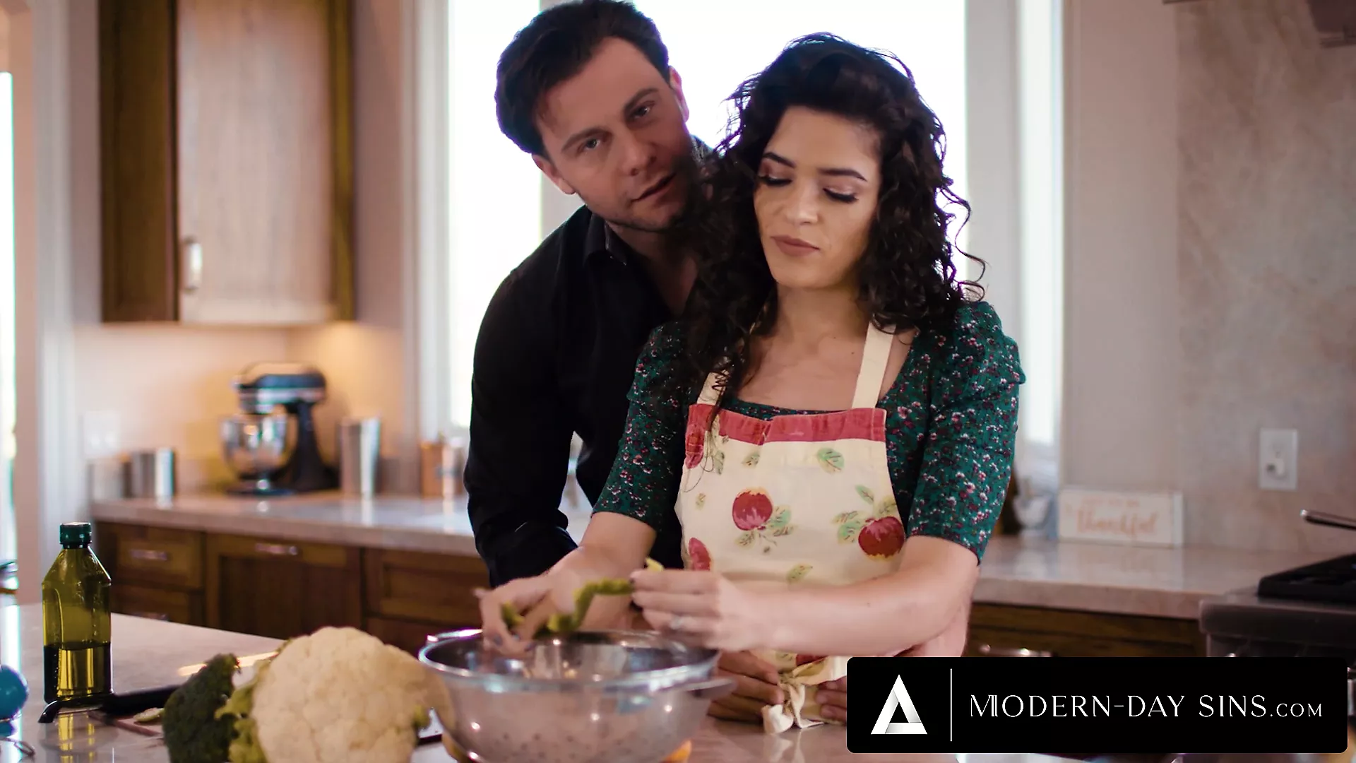 MODERN-DAY SINS - Cheating Housewife Agrees To FREE USE CREAMPIE To Please Her Horny Husband! - porn video  