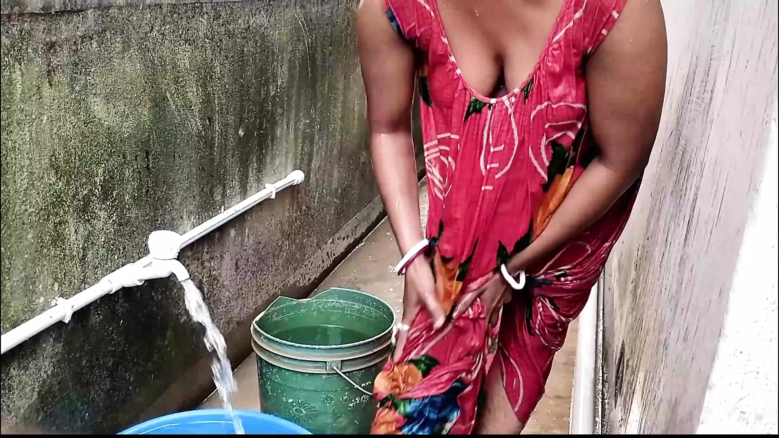 Wife ko chuda jab vo bahar balkani me nha rhi rhi, hindi HD porn video sex - porn video  