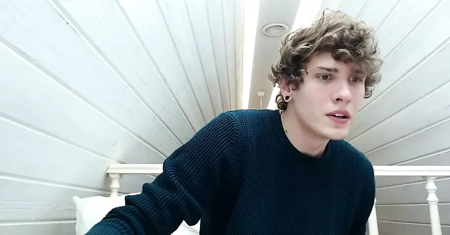 Handsome boy with curly hair cums - porn video  