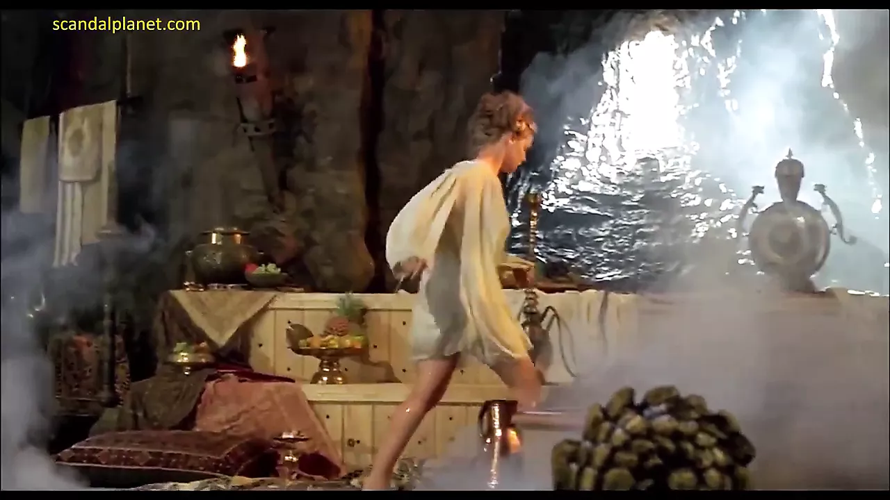 Katherine Heigl Butt In Prince Valiant ScandalPlanet.Com - porn video  