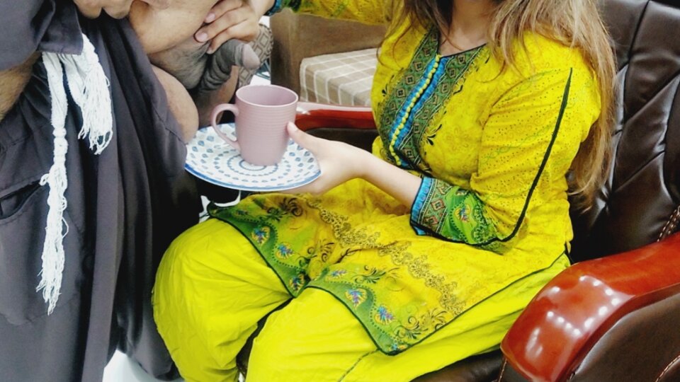 Desi Office Madam Drinking Sperm With Coffee Of Office Boy With Hindi Audio - porn video  