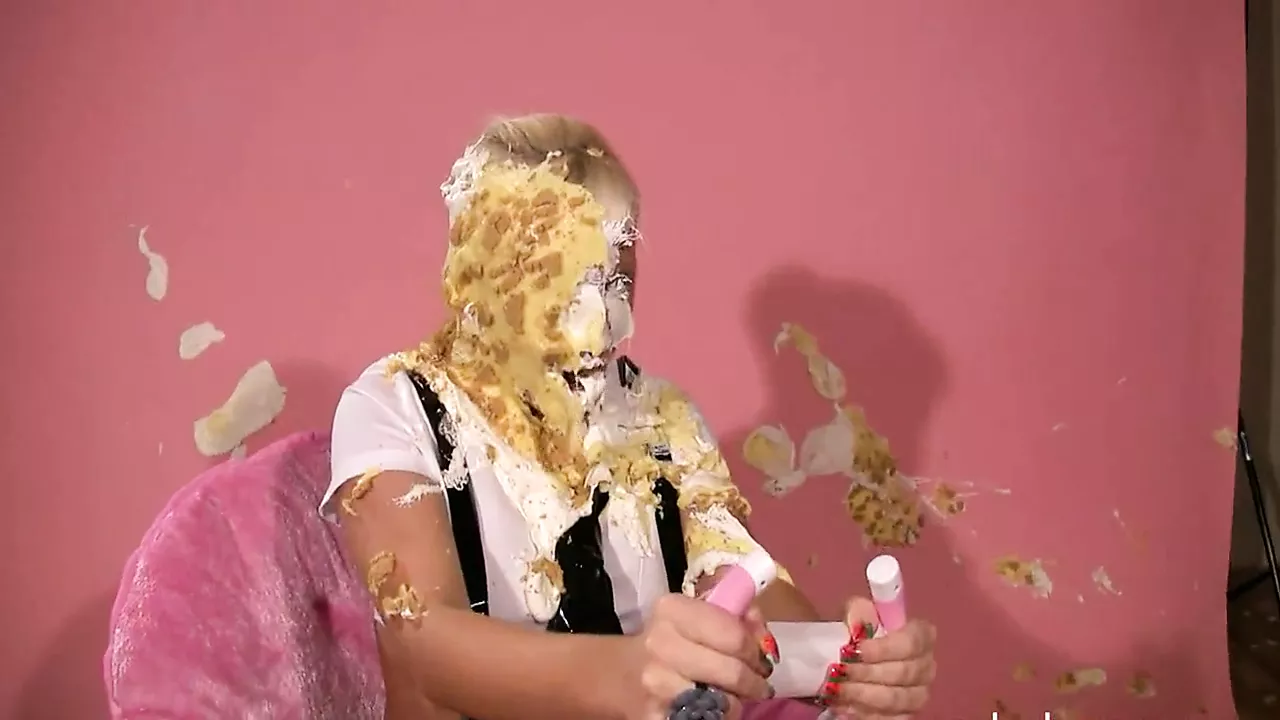 Blonde Pied In Face Splosh WAM - porn video  
