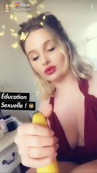 Une pute blanche montre comment bien sucer - porn video  