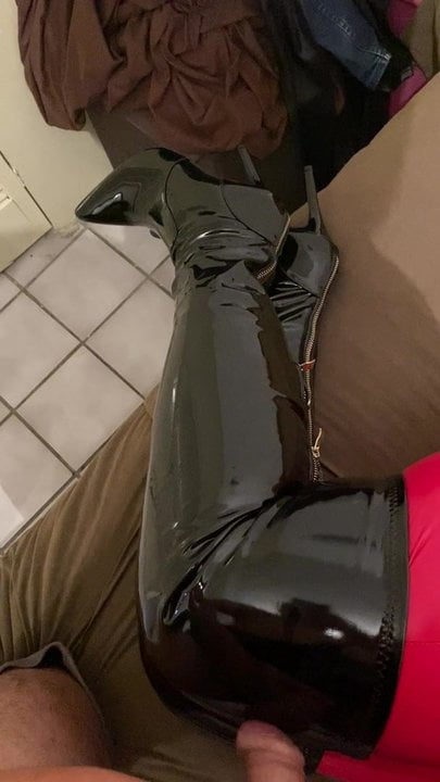 Boots job - porn video  