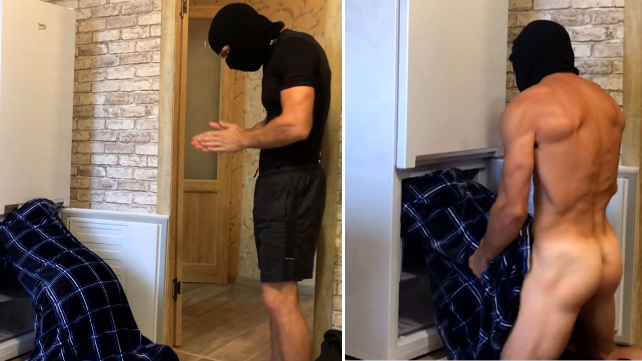 Helps a stuck guy to cum. Homemade - porn video  