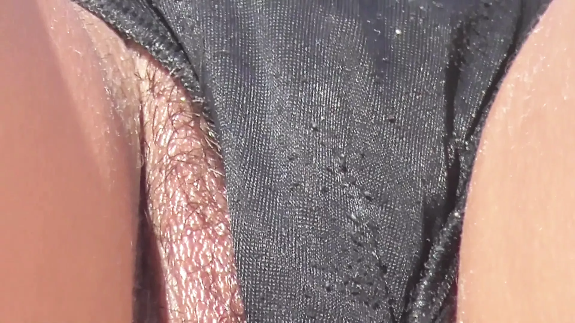 Pussy Slip While Laying Out In Public - porn video  